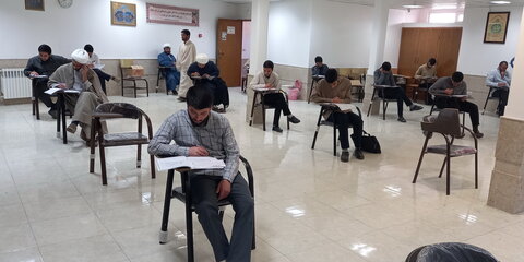 تصاویر / برگزاری آزمون کتبی شناسایی استعدادهای برتر مدارس علمیه کاشان