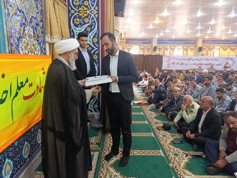 تصاویر/ تقدیر از فعالین پویش ایران همدل در نمازجمعه بوشهر