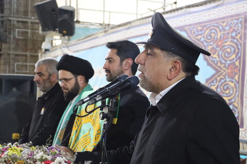 حضور خادمان آستان قدس رضوی در بین نمازگزاران نماز جمعه اهواز