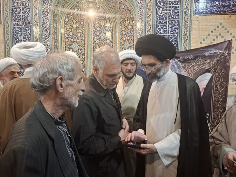 تصاویر/ حضور نماینده ولی فقیه درکاشان درسالگردشهادت آیت الله سلیمانی