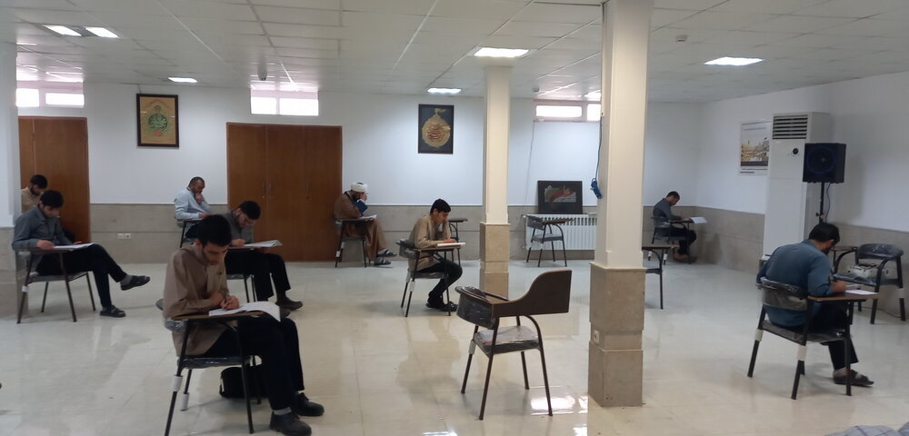تصاویر / برگزاری آزمون کتبی شناسایی استعدادهای برتر مدارس علمیه کاشان