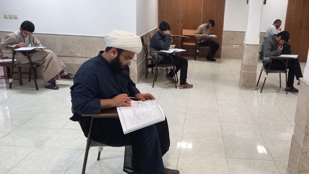 آزمون کتبی شناسایی استعدادهای برتر مدارس علمیه کاشان برگزار شد