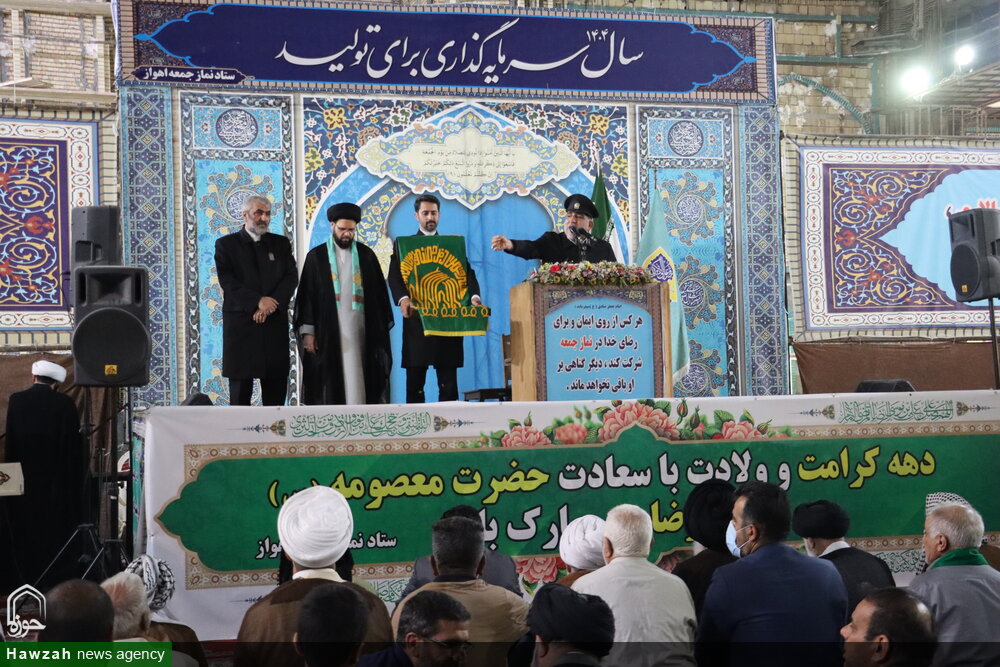 تصاویر/ حضور خادمان آستان قدس رضوی در بین نمازگزاران نماز جمعه اهواز
