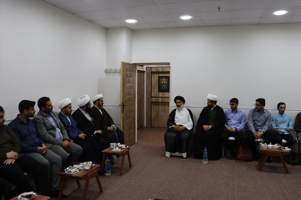 دیدار کادر اتحادیه انجمن های اسلامی دانش آموزان استان با نماینده ولی فقیه در خوزستان