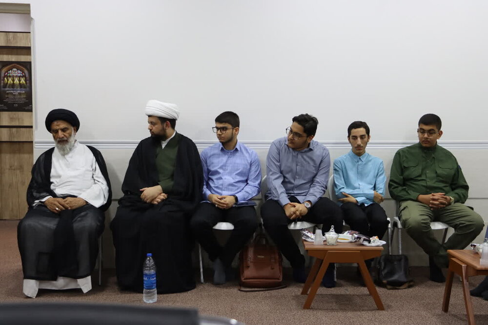 دیدار کادر اتحادیه انجمن های اسلامی دانش آموزان استان با نماینده ولی فقیه در خوزستان