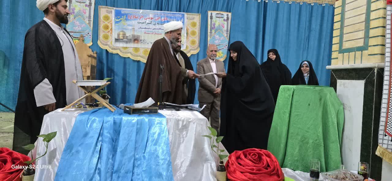 ممتازین مدرسه علمیه حضرت زینب(س) تجلیل شدند + تصاویر