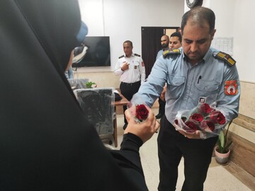 تصاویر/ تقدیر از اساتید مدرسه ریحانه النبی (س)اراک توسط کارکنان آتش نشانی