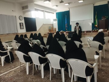 طلاب شناخت دقیق از دین داشته باشند