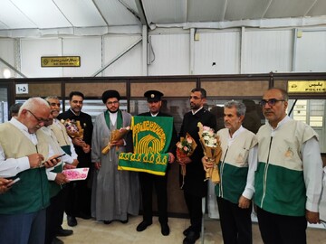 فیلم | ورود خدام حرم رضوی به کاشان