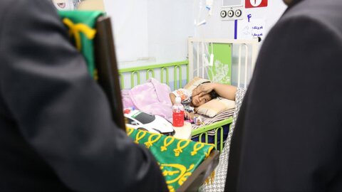 تصاویر/ عیادت خدام رضوی از بیماران بیمارستان سلمان فارسی بوشهر