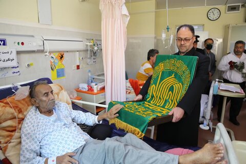 تصاویر/ عیادت خدام رضوی از بیماران بیمارستان سلمان فارسی بوشهر