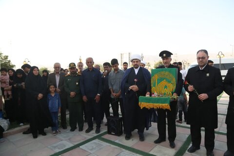 تصاویر/ غبارروبی قبور شهدا با حضور خادمان امام رضا(ع)