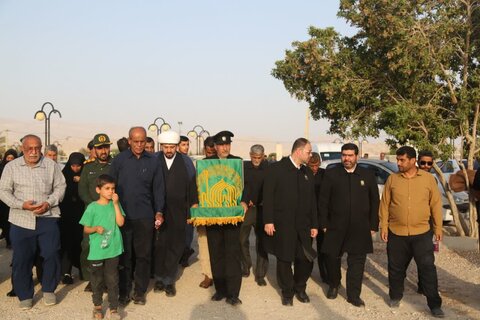 تصاویر/ غبارروبی قبور شهدا با حضور خادمان امام رضا(ع)