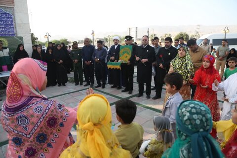 تصاویر/ غبارروبی قبور شهدا با حضور خادمان امام رضا(ع)