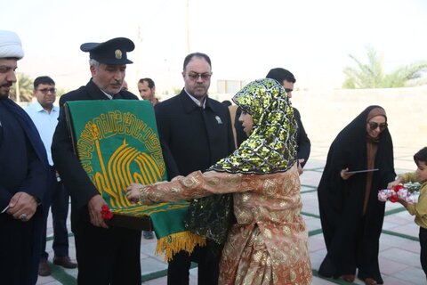 تصاویر/ غبارروبی قبور شهدا با حضور خادمان امام رضا(ع)