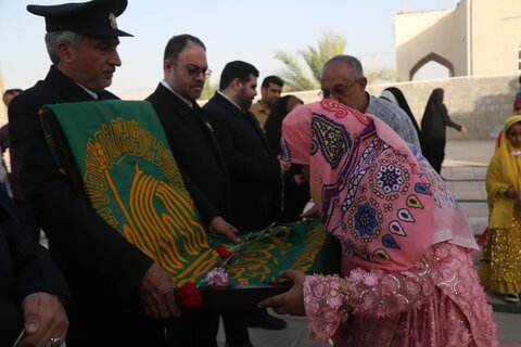 تصاویر/ غبارروبی قبور شهدا با حضور خادمان امام رضا(ع)