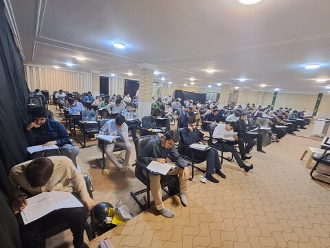 تصاویر / برگزاری آزمون کتبی شناسایی استعدادهای برتر حوزه های علمیه سراسر کشور