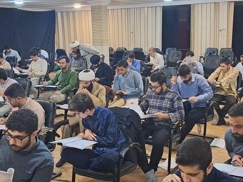 تصاویر / برگزاری آزمون کتبی شناسایی استعدادهای برتر حوزه های علمیه سراسر کشور
