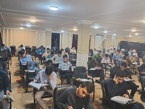 تصاویر / برگزاری آزمون کتبی شناسایی استعدادهای برتر حوزه های علمیه سراسر کشور