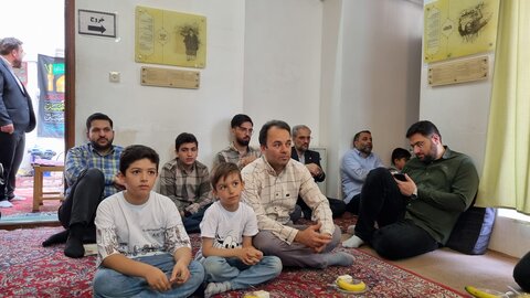 تصاویر/ مراسم بزرگداشت دهه کرامت و گرامیداشت مقام معلم دانش آموزان متوسطه اول پسرانه توحید قم