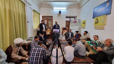 تصاویر/ مراسم بزرگداشت دهه کرامت و گرامیداشت مقام معلم دانش آموزان متوسطه اول پسرانه توحید قم