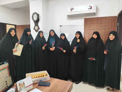 تصاویر/تقدیر از اساتید مدرسه ریحانه النبی (س)اراک توسط کارکنان آتش نشانی