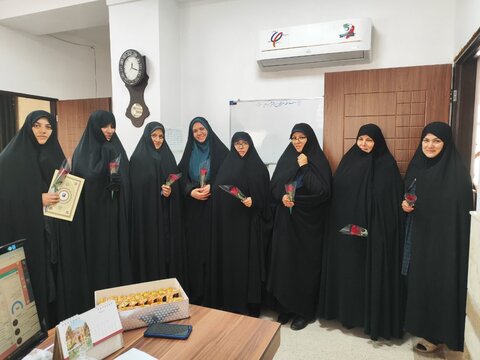 تصاویر/تقدیر از اساتید مدرسه ریحانه النبی (س)اراک توسط کارکنان آتش نشانی