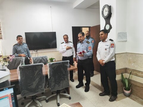 تصاویر/تقدیر از اساتید مدرسه ریحانه النبی (س)اراک توسط کارکنان آتش نشانی