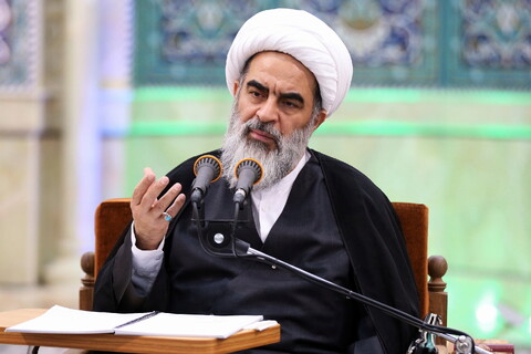 تصاویر / تجلیل شاگردان از استاد حوزه