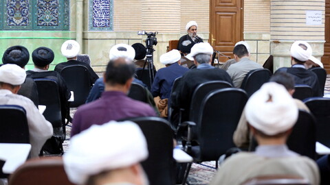 تصاویر / تجلیل شاگردان از استاد حوزه