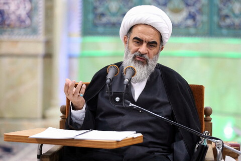 تصاویر / تجلیل شاگردان از استاد حوزه