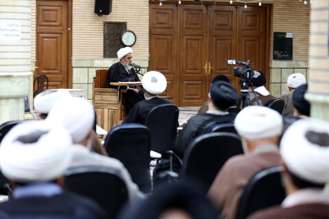 تصاویر / تجلیل شاگردان از استاد حوزه