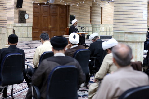 تصاویر / تجلیل شاگردان از استاد حوزه