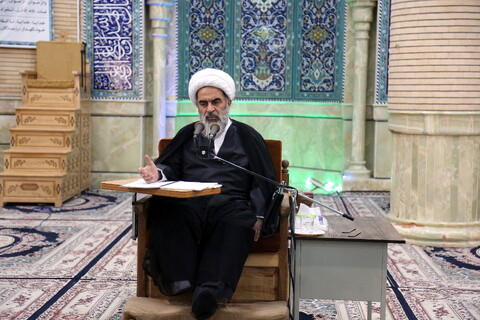 تصاویر / تجلیل شاگردان از استاد حوزه