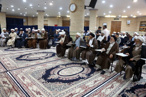 تصاویر / تجلیل شاگردان از استاد حوزه