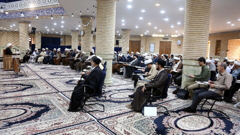 تصاویر / تجلیل شاگردان از استاد حوزه