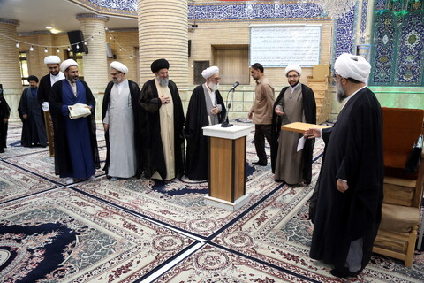 تصاویر / تجلیل شاگردان از استاد حوزه