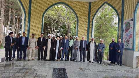 تصاویر حضور نماینده ولی فقیه در اجلاس نماز الیگودرز