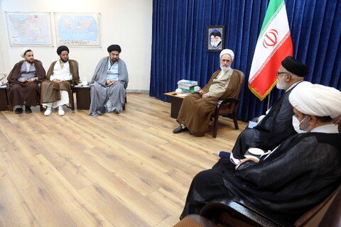 تصاویر/ دیدار جمعی از علمای شیعه هندوستان با آیت الله اعرافی