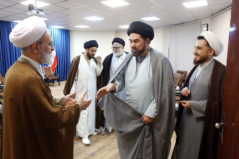تصاویر/ دیدار جمعی از علمای شیعه هندوستان با آیت الله اعرافی