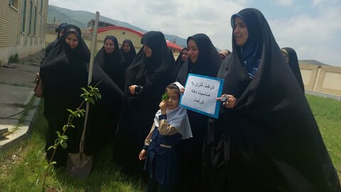 تصاویر/ کاشت نهال به همت طلاب مدرسه علمیه فاطمیه (س) نقده