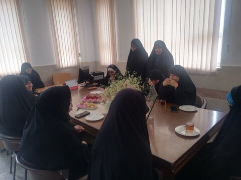 تصاویر/جشن روز دختر همراه با تجلیل از اساتید مدرسه علمیه فاطمه المعصومه دلیجان