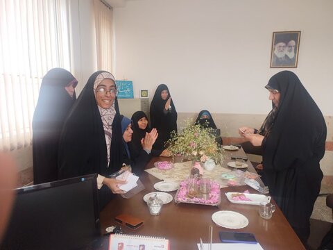 تصاویر/جشن روز دختر همراه با تجلیل از اساتید مدرسه علمیه فاطمه المعصومه دلیجان