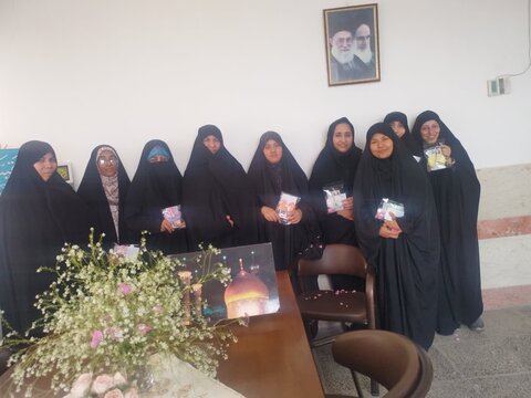 تصاویر/جشن روز دختر همراه با تجلیل از اساتید مدرسه علمیه فاطمه المعصومه دلیجان