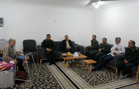 تصاویر/ تجلیل فرمانده و پاسداران سپاه دیر از معلمان