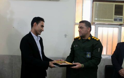 تصاویر/ تجلیل فرمانده و پاسداران سپاه دیر از معلمان