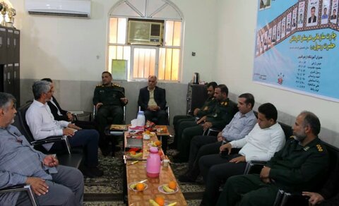 تصاویر/ تجلیل فرمانده و پاسداران سپاه دیر از معلمان