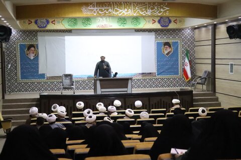 تصاویر/ نشست روحانیون و طلاب مربی تعلیم و تربیت سپاه ارومیه