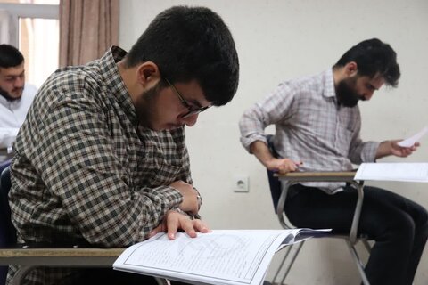 تصاویر/ برگزاری آزمون کتبی استعدادهای برتر حوزه علمیه آذربایجان غربی