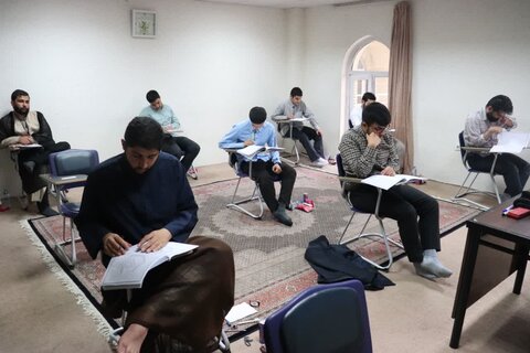 تصاویر/ برگزاری آزمون کتبی استعدادهای برتر حوزه علمیه آذربایجان غربی